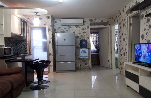Pancoran House | Family-Friendly Apartment Kalibata City with Kitchen & Breakfast