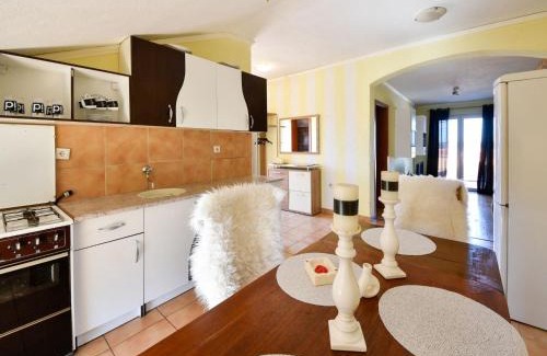 Gornji Karin Apartment | Pet-Friendly Apartment Karla - Guest Rated 9/10 Experience