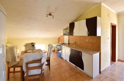 Gornji Karin Apartment | Pet-Friendly Apartment Karla - Guest Rated 9/10 Experience