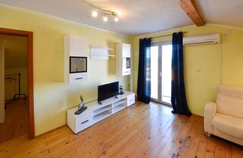 Gornji Karin Apartment | Pet-Friendly Apartment Karla - Guest Rated 9/10 Experience