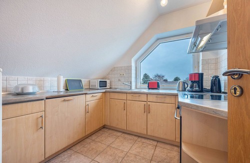 Loehne Apartment | Apartment 'Kastanie' with Balcony, Wi-Fi and Air Conditioning