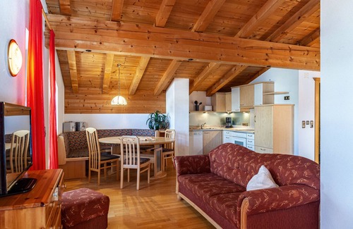 Gattererberg Apartment | Mountain View Apartment "Kellerjoch" with Balcony & Wi-Fi