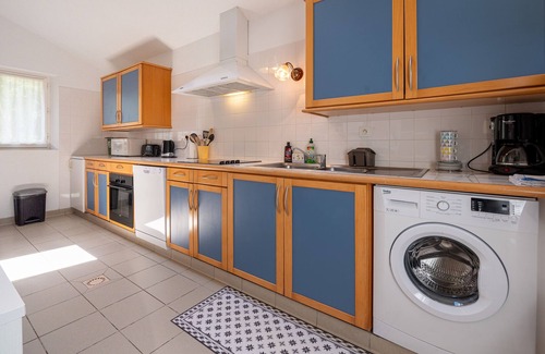 Erdeven Apartment | Cozy Apartment 'Ker Mané Teviec' with Oceanfront Views