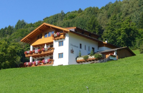 Feldthurns Apartment | Cozy Apartment Kerschbaumer with Spa and Scenic Views