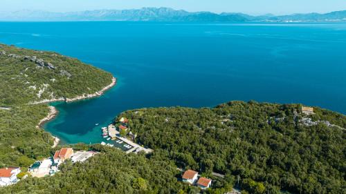Peljesac peninsula Apartment | Oceanfront Apartment Kesten - Guest Rated 9.7/10