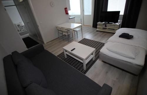 Raahe Apartment | Stylish Apartment Kirkkokatu: Family-Friendly & Hot Tub