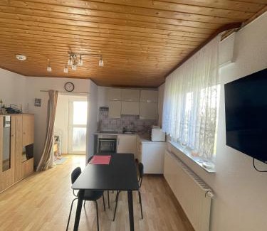 Riegelsberg Apartment | Apartment Klein - alles drin in 45qm, Platz für bis zu 4 Personen plus Hund, egal ob Familie, Kollegen oder Freunde