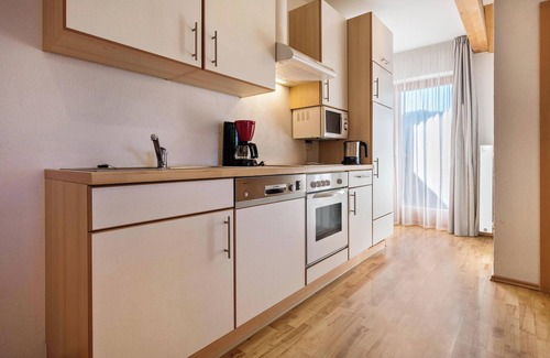 Naz Apartment | Apartment "Klementhof Nr 5" with Pool and Mountain Views