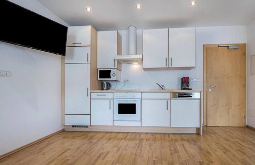 Naz Apartment | Inviting Apartment "Klementhof Nr 6" with Pool & Mountain View