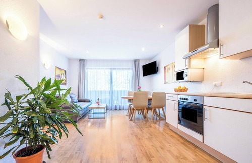 Naz Apartment | Discover Klementhof Nr 8: Mountain Views & Poolside Relaxation