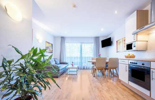 Naz Apartment | Discover Klementhof Nr 8: Mountain Views & Poolside Relaxation