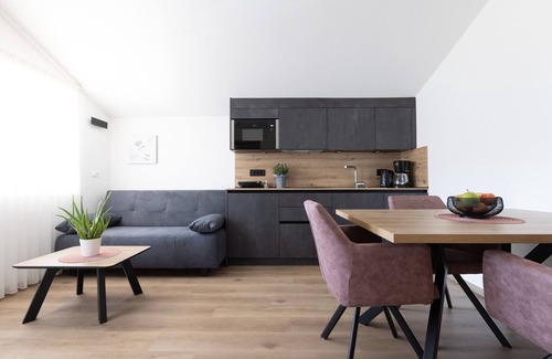 Rifiano Apartment | Mountain View Apartment "Kleon 1" with Pool & Wi-Fi