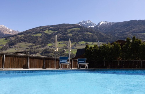 Rifiano Apartment | Mountain View Apartment "Kleon 1" with Pool & Wi-Fi