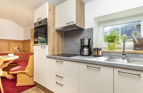 Flachau Bed & Breakfast | Family-Friendly Apartment Klinglhub with Kitchen Amenities