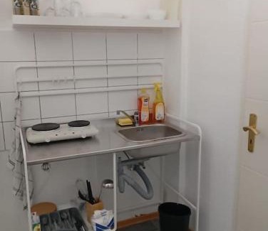 Metternich Apartment | Convenient Apartment Near University with Breakfast Included