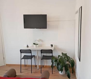Metternich Apartment | Convenient Apartment Near University with Breakfast Included