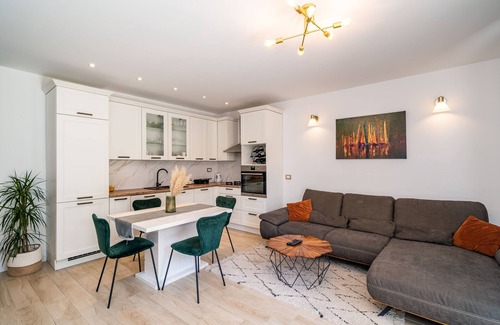 Rozat Apartment | Family-Friendly Two Bedroom Apartment Koko with Terrace