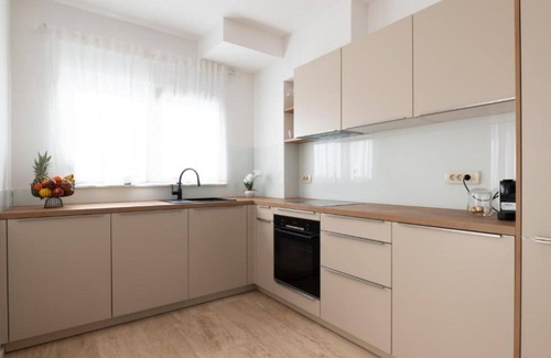 Kraljevec Sesvetski Apartment | Relaxing Apartment Kona - Two Bedroom with Balcony
