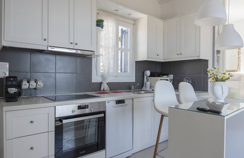 Koundouros Apartment | Oceanfront Apartment with Sea View and Modern Amenities