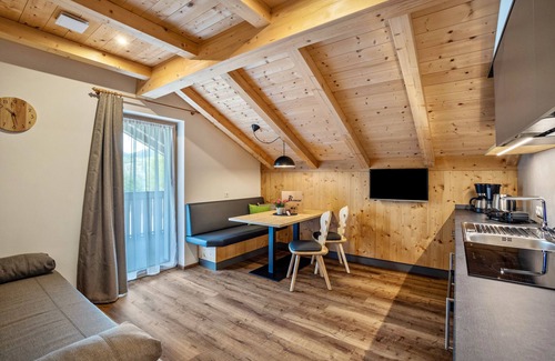 Villa Apartment | Mountain View Apartment with Shared Garden & Spa Amenities