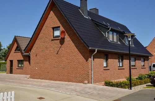 Ribnitz-Damgarten Apartment | Cozy FeWo Kranich: Family-Friendly Retreat with Kitchen