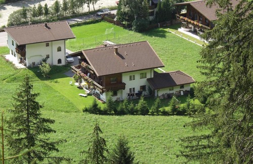 Soelden Apartment | Pet-Friendly Apartment Kraxner with Hot Tub & Breakfast