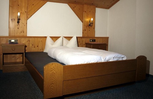 Soelden Apartment | Pet-Friendly Apartment Kraxner with Hot Tub & Breakfast