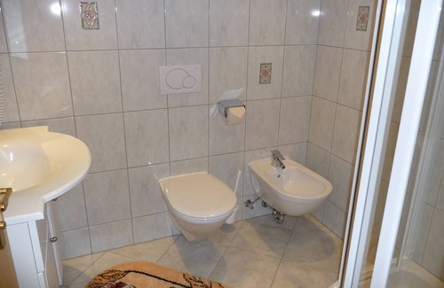 Innervillgraten Apartment | Discover Apartment Kreuzspitze: Family & Pet-Friendly Stay