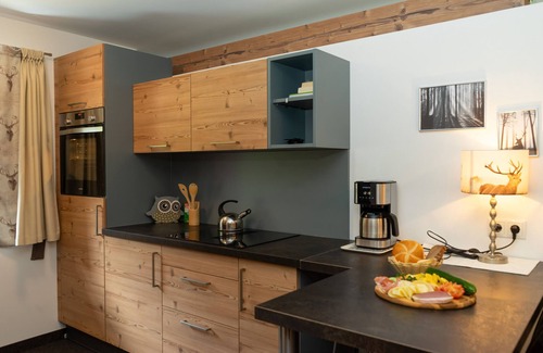 Navis Apartment | Cozy Apartment Kreuzjoch 142 with Kitchen & Breakfast
