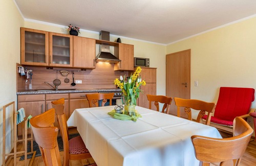 Biberach Apartment | Cozy Apartment 'Kreuzstube' with Mountain View and Wi-Fi