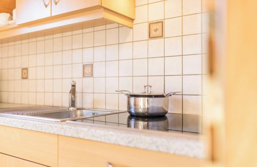 Valle Aurina Apartment | Pet-Friendly Apartment Kuglerhof 1 with Mountain Views