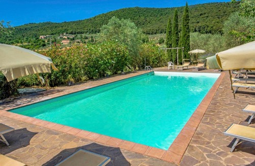 Simignano Apartment | Cozy Apartment L'Erika: Family-Friendly & Pet Welcoming