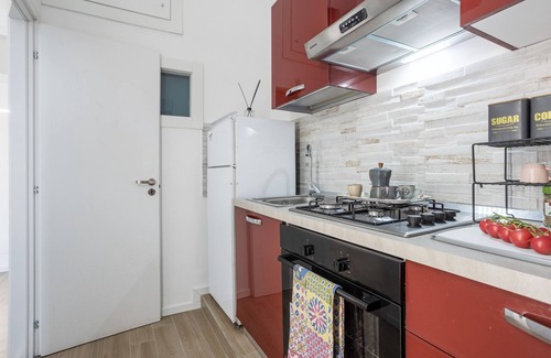 Corso dei Mille - Sant'Erasmo Apartment | Apartment 'L'Incanto - Central Station' with Wi-Fi and Air Conditioning