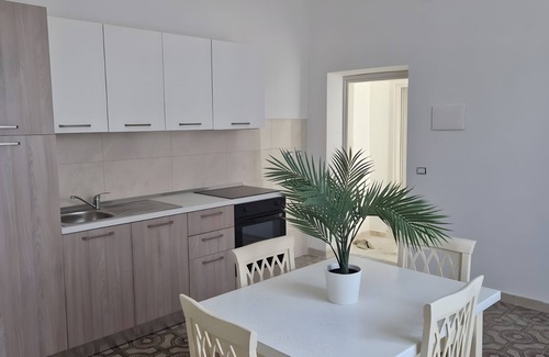 Capaccio Scalo Apartment | Apartment 'L'Orchidea' with Private Garden, Wi-Fi and Air Conditioning