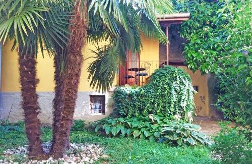 Castello Apartment | Pet-Friendly Convenience at Apartment La Bigatera