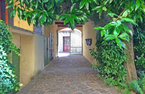 Castello Apartment | Pet-Friendly Convenience at Apartment La Bigatera