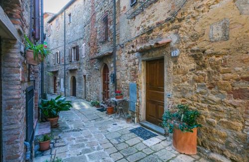 Casale Marittimo Apartment | Family-Friendly Apartment La Casa di Alice for Memorable Stays