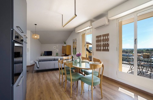 Arona Apartment | Lake View Apartment 'La Casa del Riccio' with Terrace & Wi-Fi
