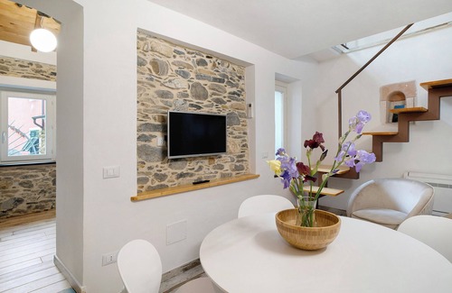 Borgomaro Apartment | Cozy 'La Casa Di Betta' - Mountain View & Wi-Fi Included