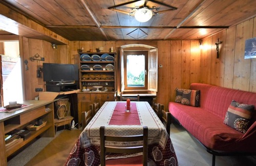 Fraccia Apartment | Pet-Friendly Retreat at Apartment La Casetta di Biorca