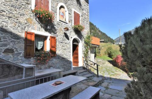 Fraccia Apartment | Pet-Friendly Retreat at Apartment La Casetta di Biorca