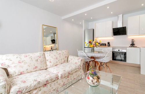 Campoamor Apartment | Apartment 'La Casita De Yessy' with Wi-Fi and Air Conditioning