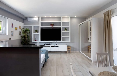 Sesto Calende Apartment | Apartment 'La Corta di Silvia 2' with outdoor area and Wi-Fi