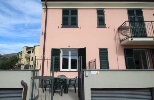 Sestri Levante Apartment | Pet & Child Friendly: Apartment La Gerbera by Interhome
