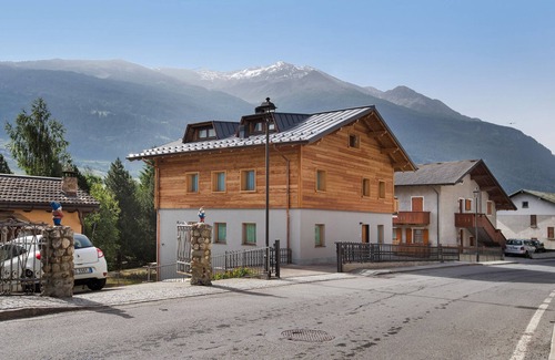 Santa Lucia Apartment | Cozy Apartment "La Casa di Armando Stelvio" with Mountain View