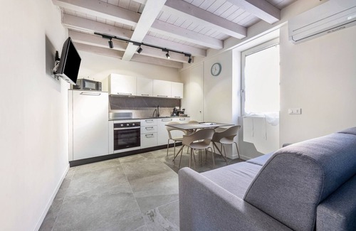 Toscolano Maderno Apartment | Unforgettable Stay at La Casa Incartata with Mountain View
