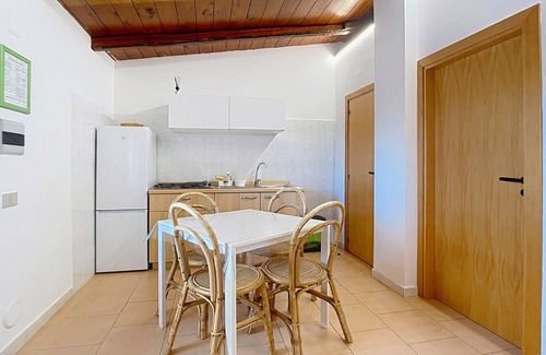 Montincello Apartment | Apartment 'La Mignola - Bilo 2 - Duplicate' with Shared Garden, Wi-Fi and Air Conditioning