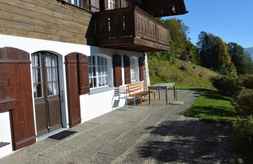 Saanenmoeser Apartment | Welcome to Apartment La Ruche - Your Family Getaway
