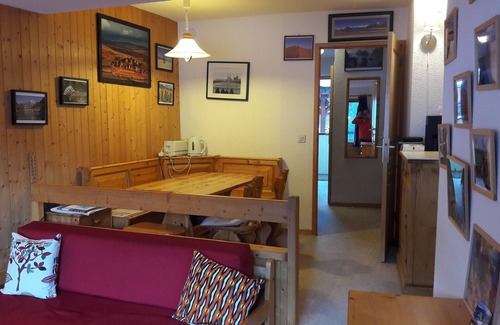 Courchevel Apartment | Prime Apartment La Tania: Ideal for Families Near Slopes