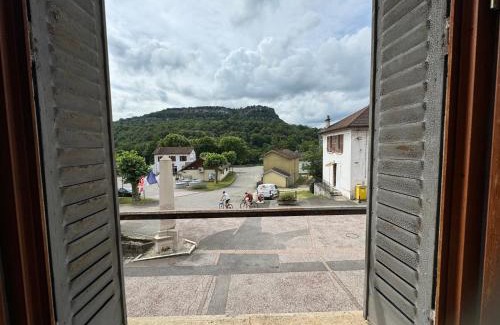 Bregnier-Cordon Apartment | Pet-Friendly Apartment 4P La Viarhôna in Brégnier-Cordon